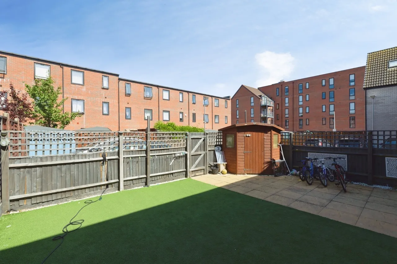 Marine Crescent, ILFORD, Essex, IG6, photo 15