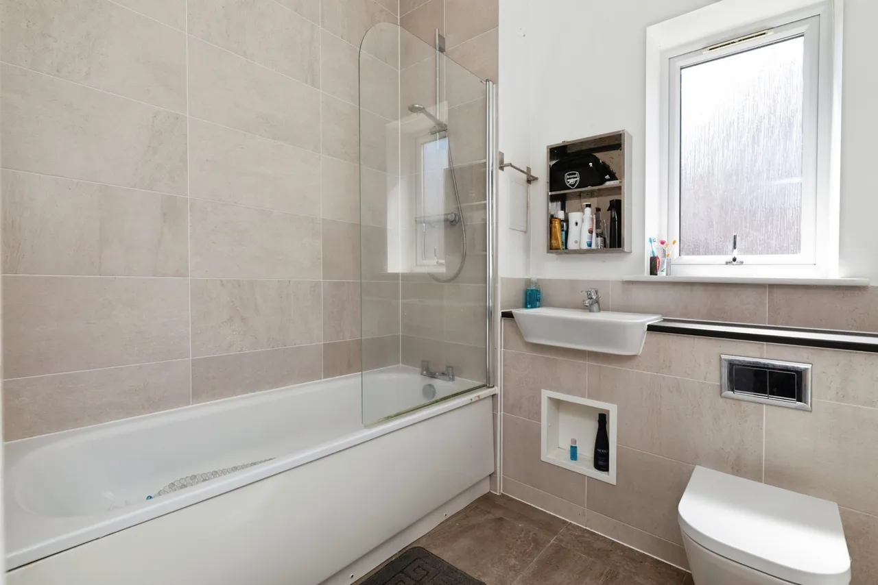 Marine Crescent, ILFORD, Essex, IG6, photo 11