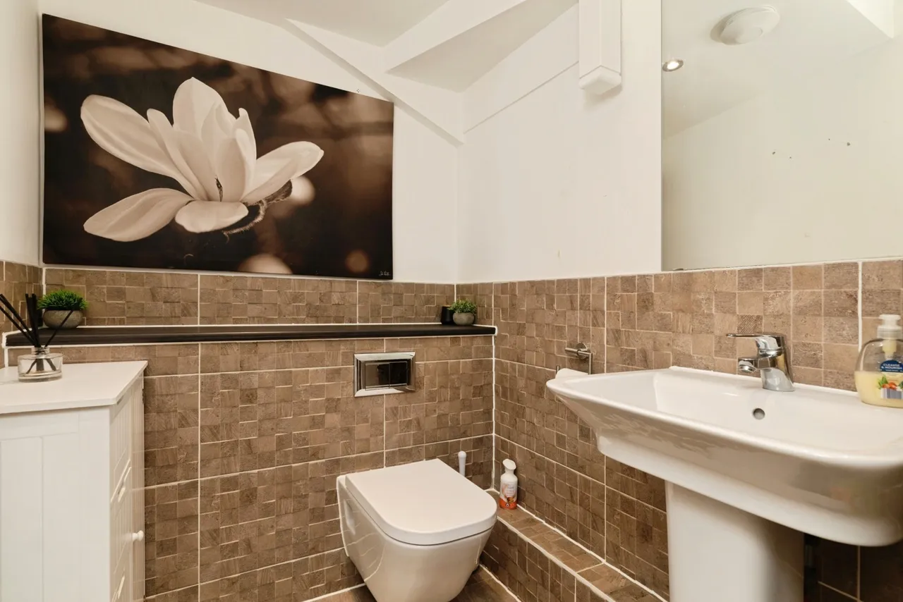 Marine Crescent, ILFORD, Essex, IG6, photo 12
