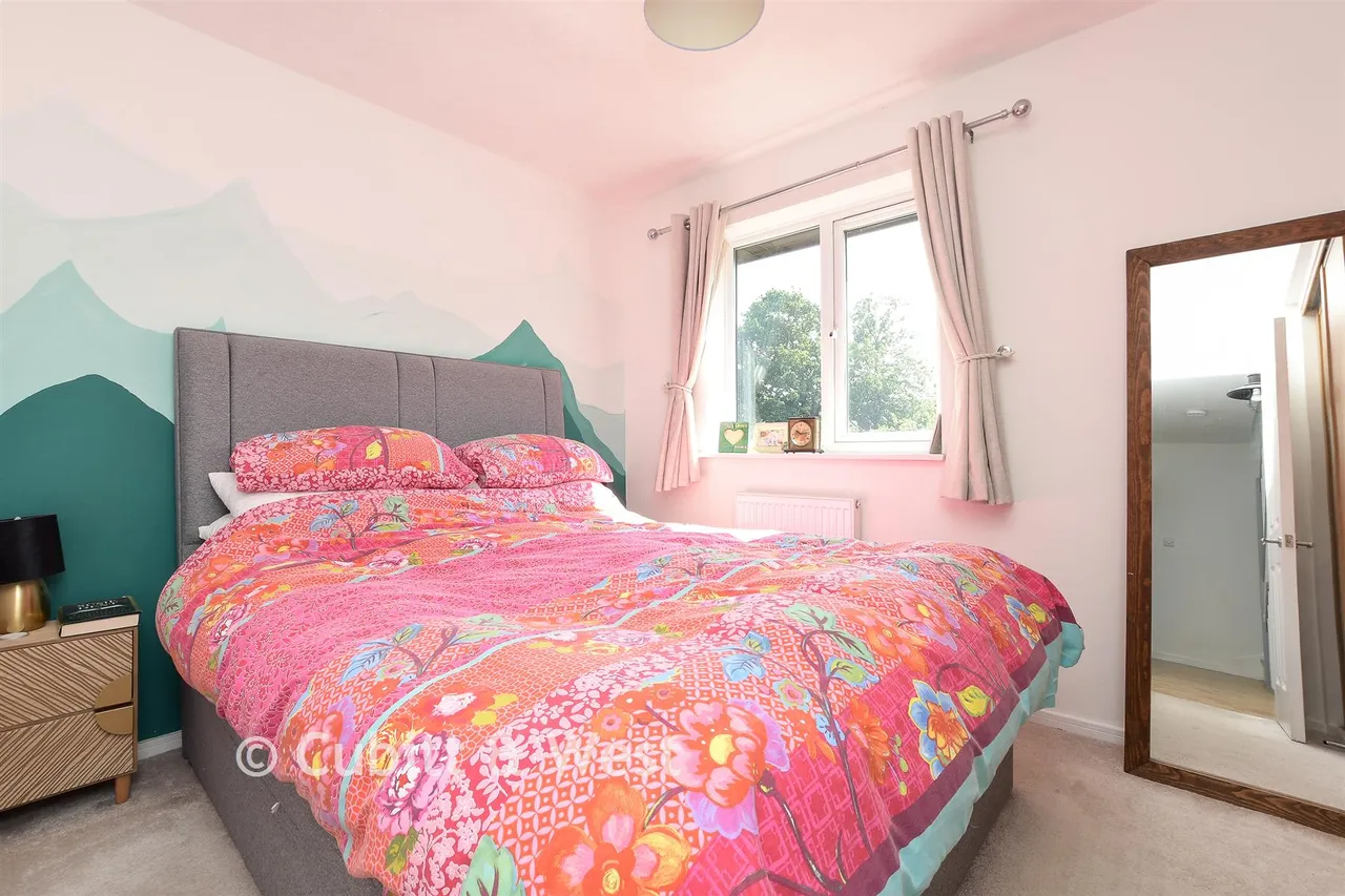 Carlton Tye, Horley, RH6, photo 5