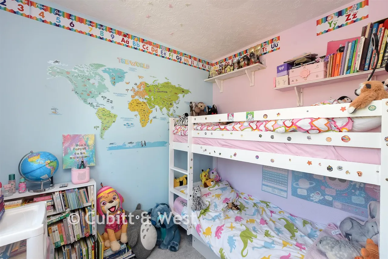 Carlton Tye, Horley, RH6, photo 8