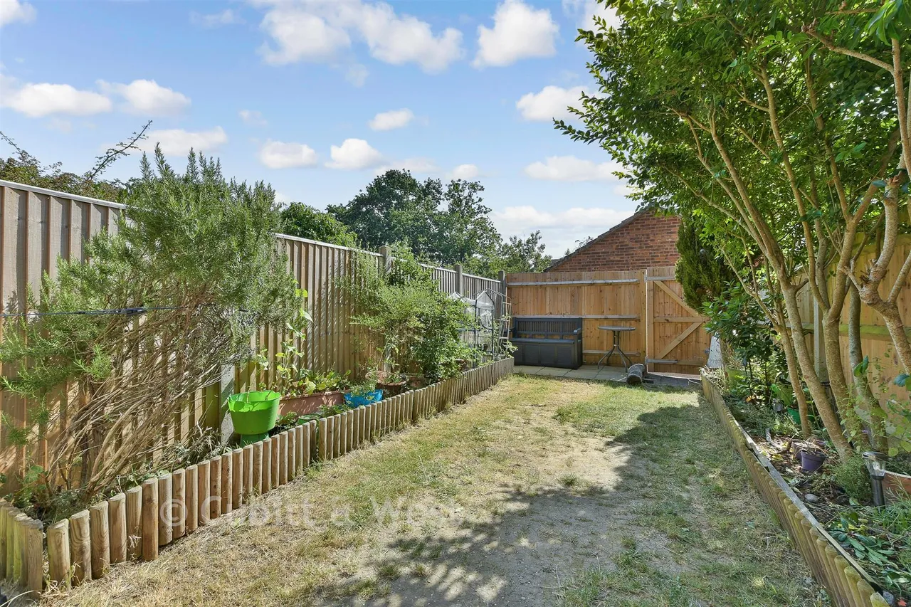 Carlton Tye, Horley, RH6, photo 10