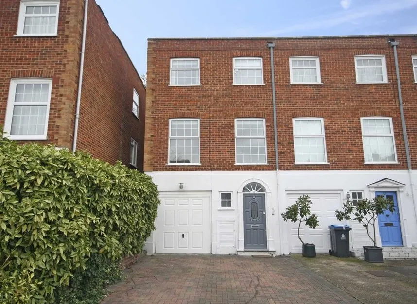 4 bed house to rent — Blenheim Gardens, Kingston Upon Thames, KT2