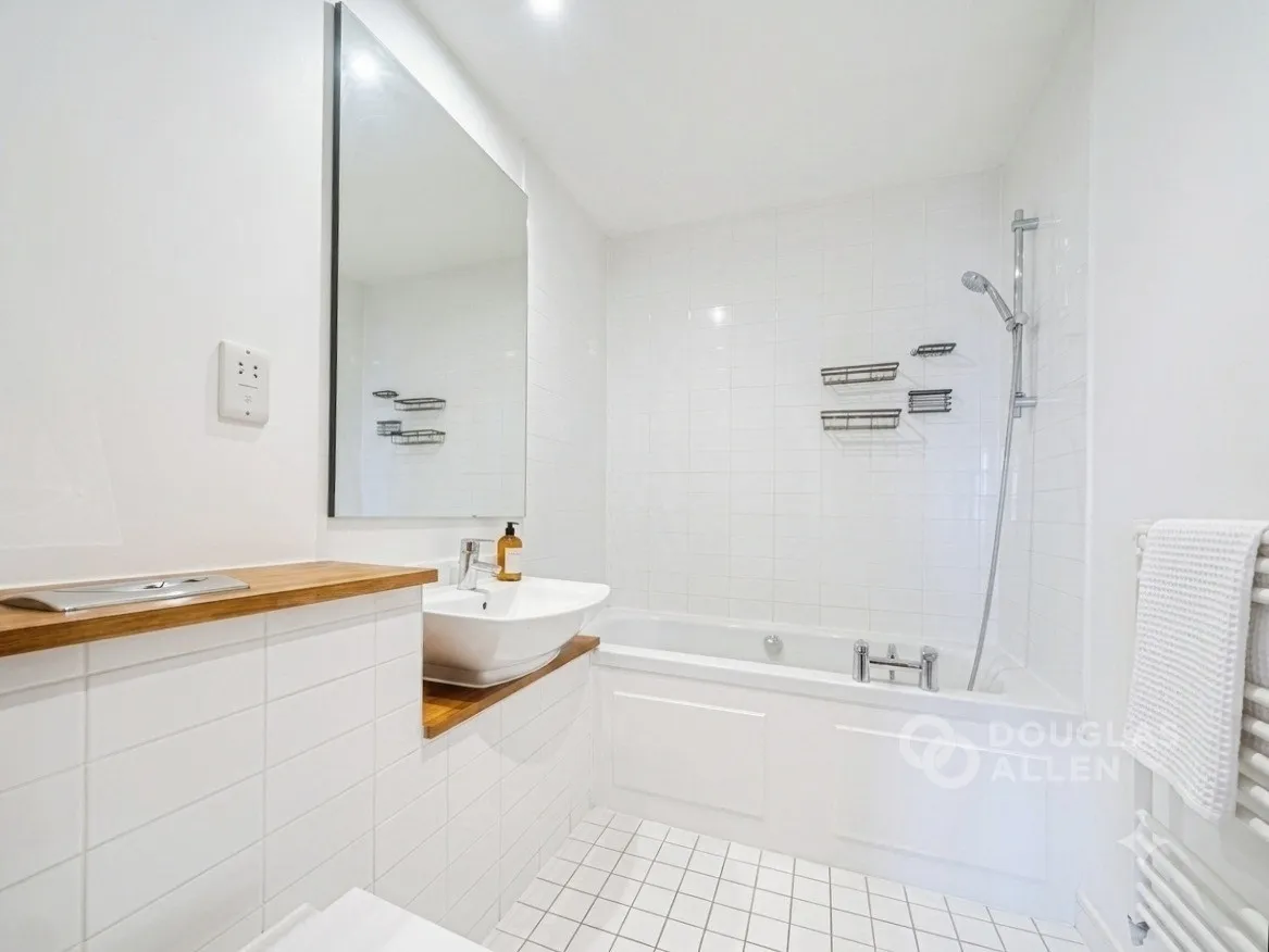 High Road, Chadwell Heath, RM6, photo 7