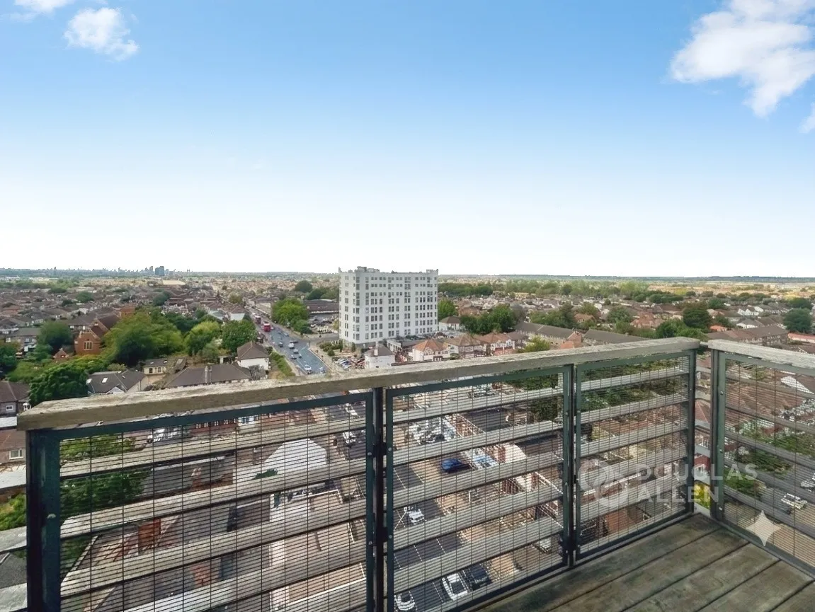 High Road, Chadwell Heath, RM6, photo 3