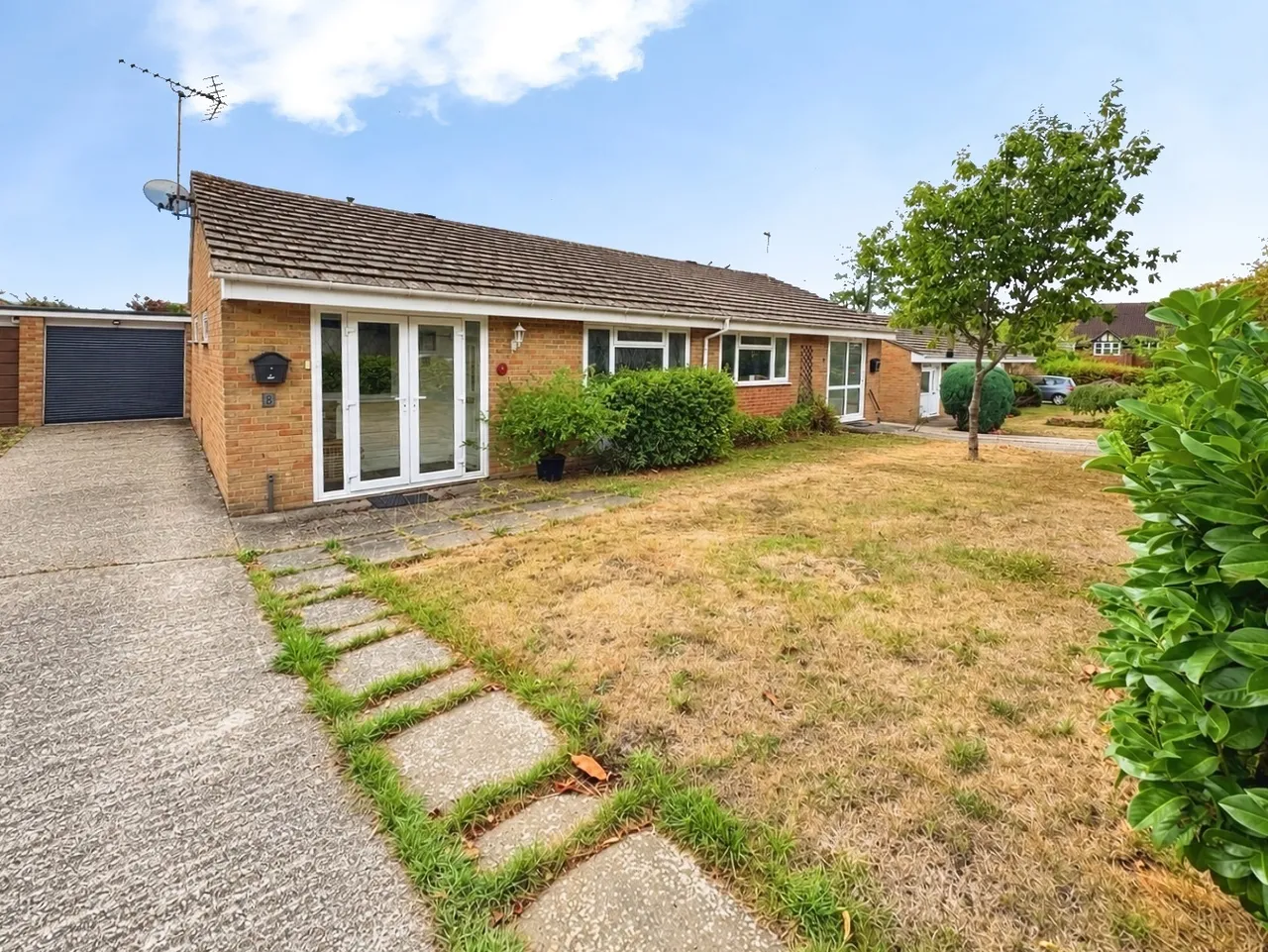 2 bed house for sale — Elm Lane, Tongham, Surrey, GU10 1BX