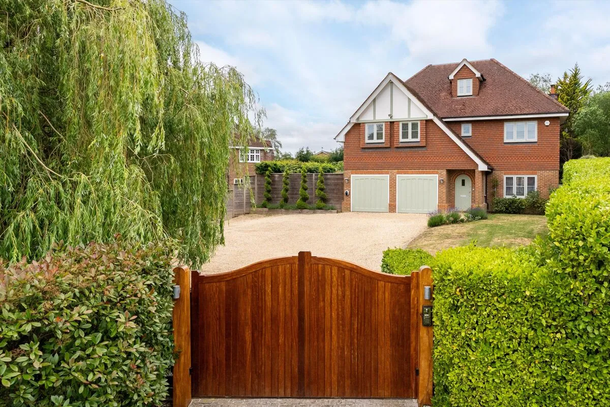Leatherhead Road, Oxshott, KT22, photo 2