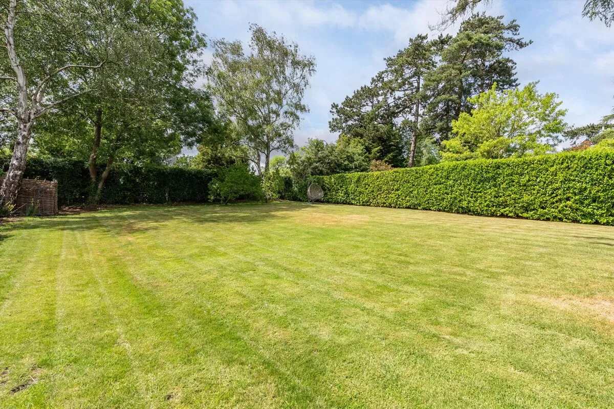 Leatherhead Road, Oxshott, KT22, photo 32