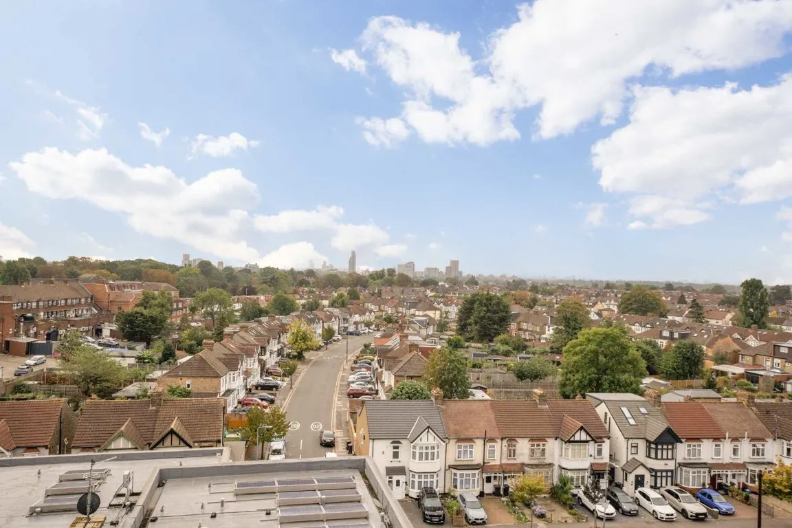 Clarence Avenue, Gants Hill, photo 8