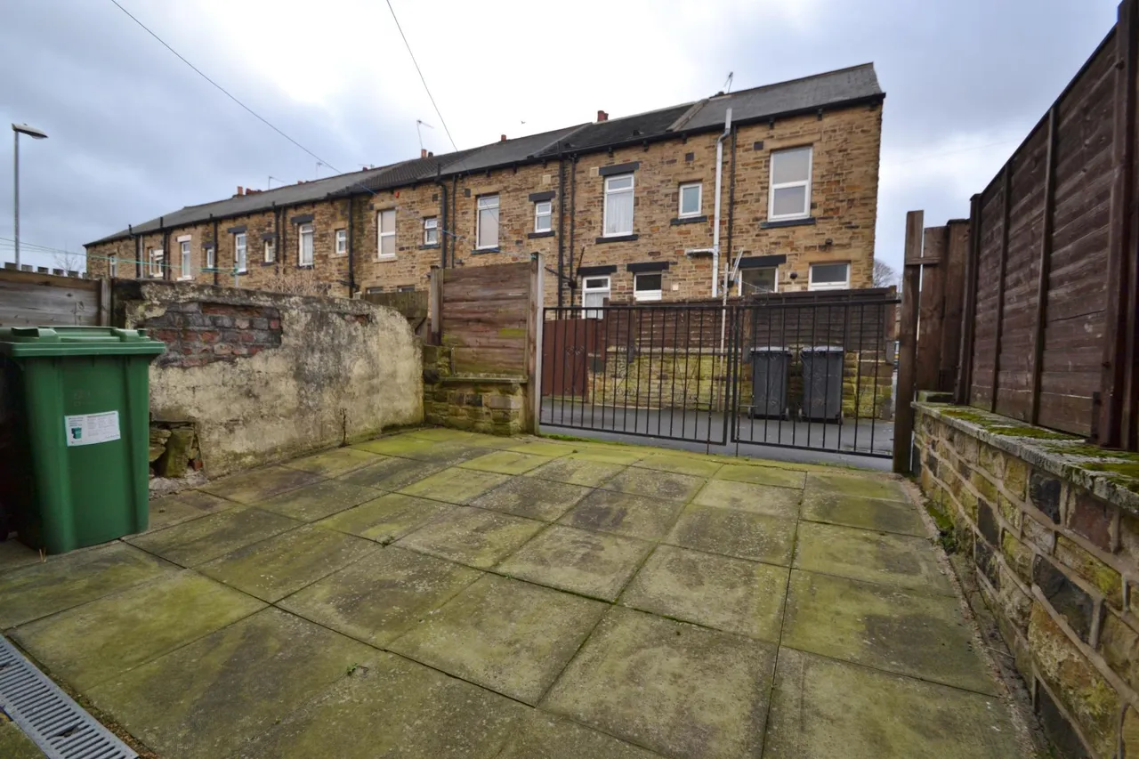 Oakroyd Mount, Pudsey, LS28, photo 10