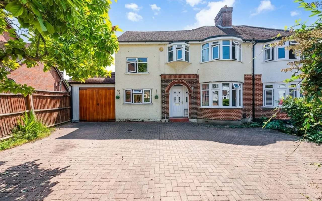 4 bed house for sale — River Way, Epsom, KT19