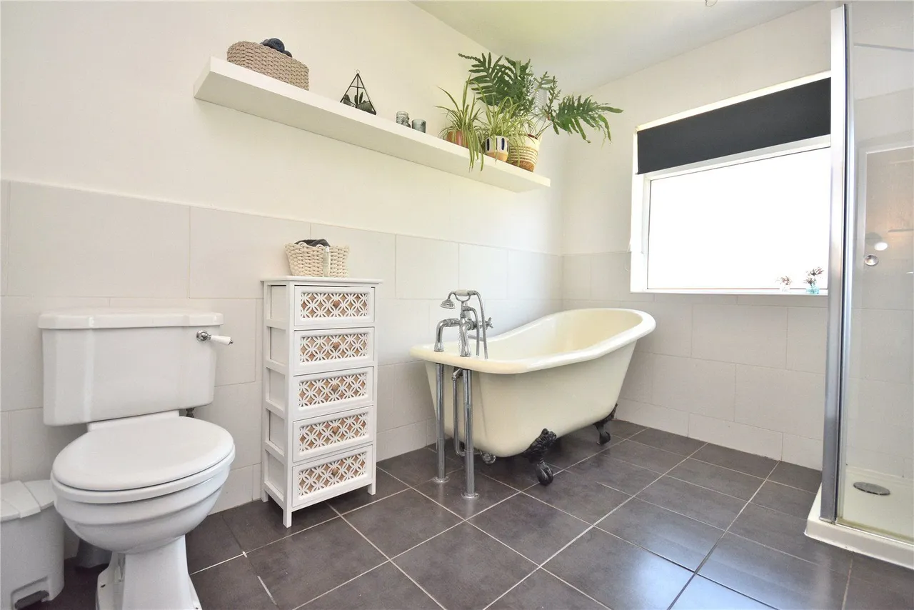 Ring Road, Crossgates, LS15, photo 5