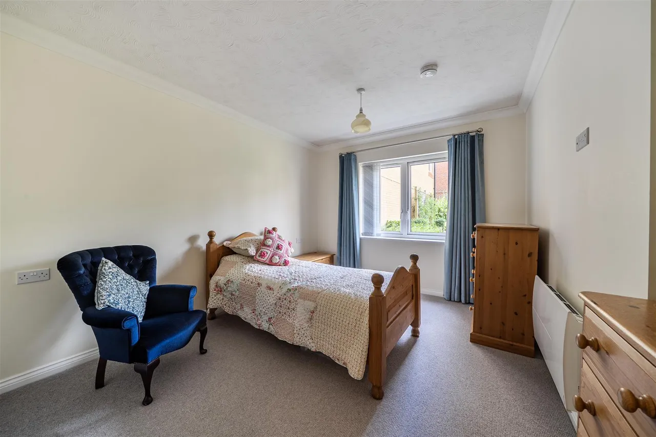 Victoria Road, Farnborough, GU14, photo 7