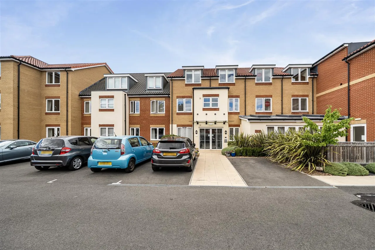 Victoria Road, Farnborough, GU14, photo 17