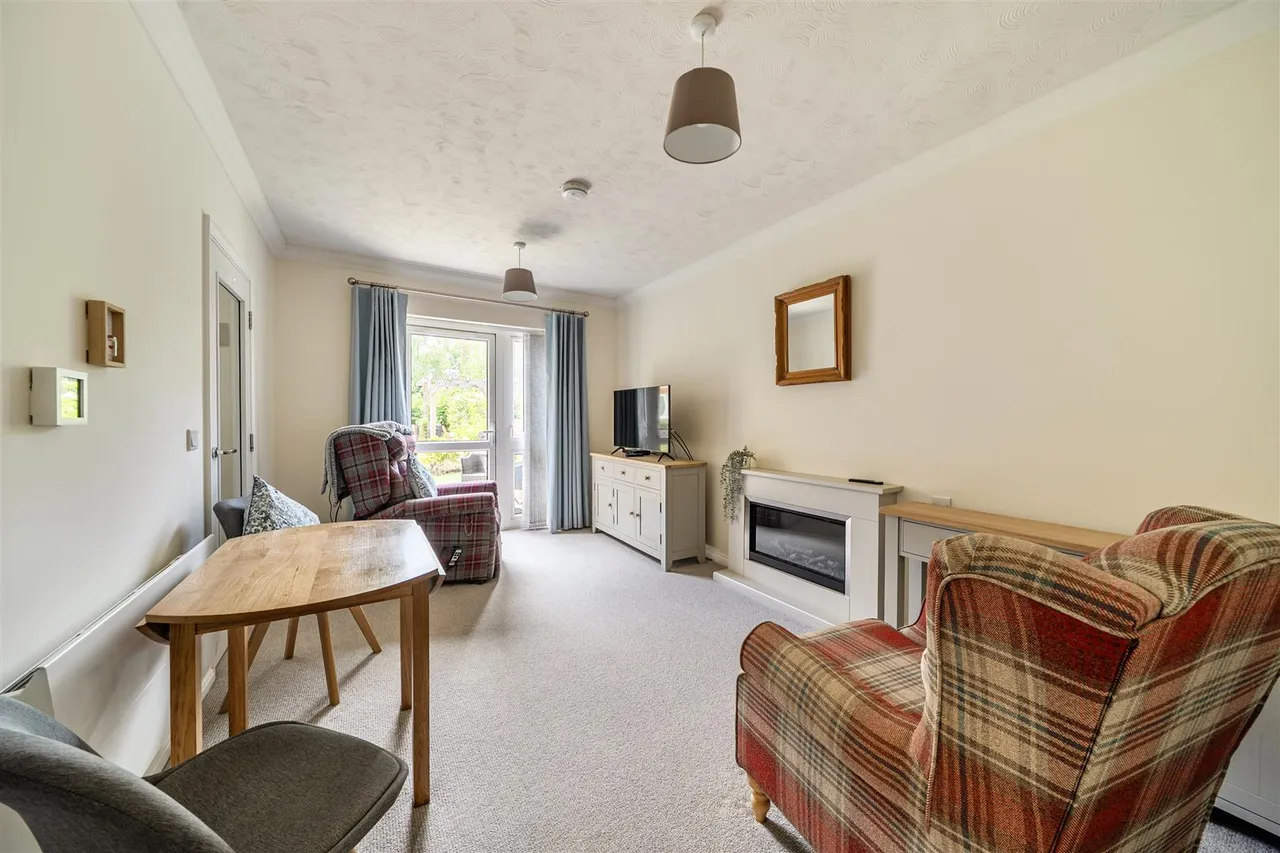 Victoria Road, Farnborough, GU14, photo 2