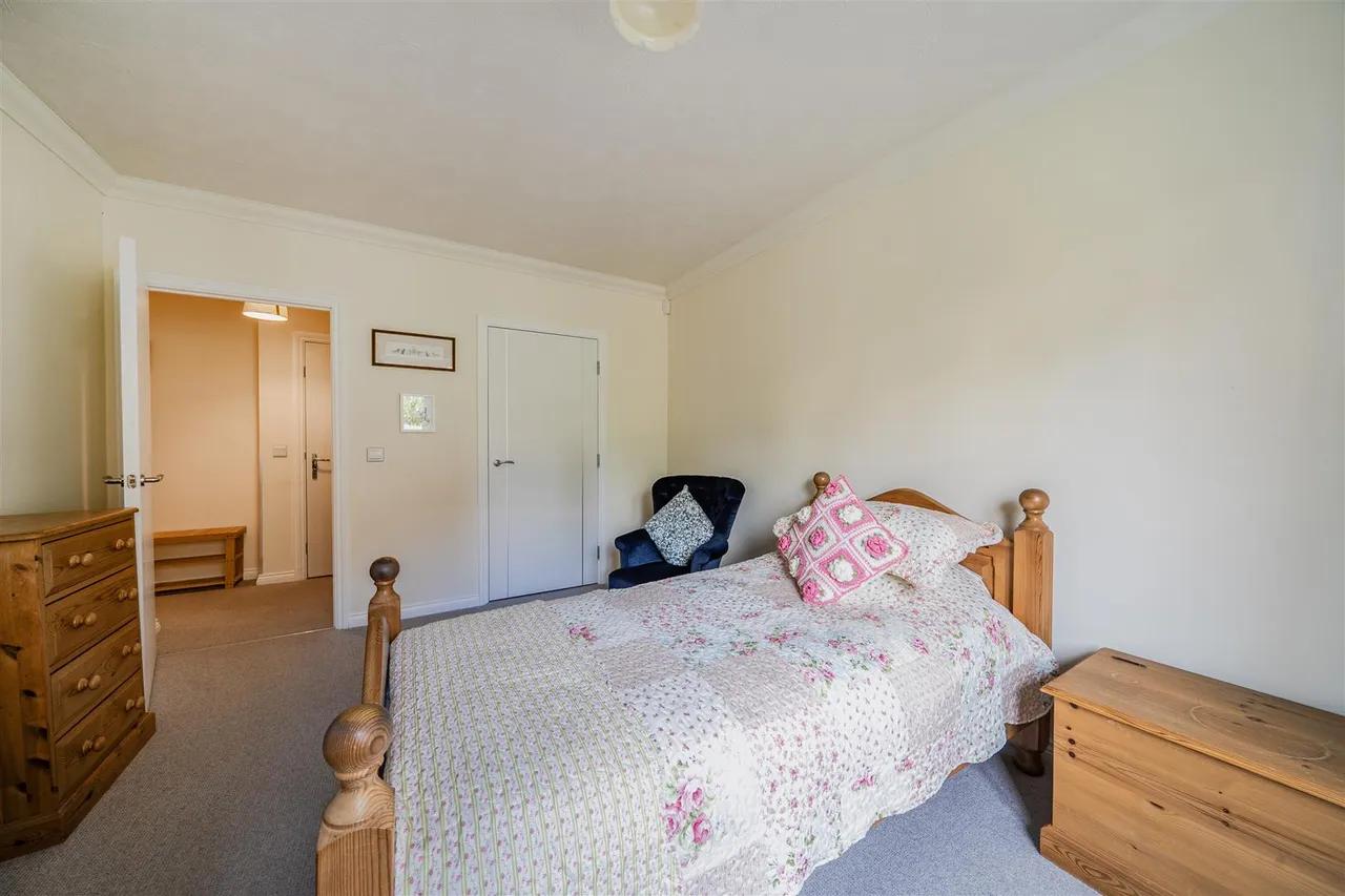Victoria Road, Farnborough, GU14, photo 8