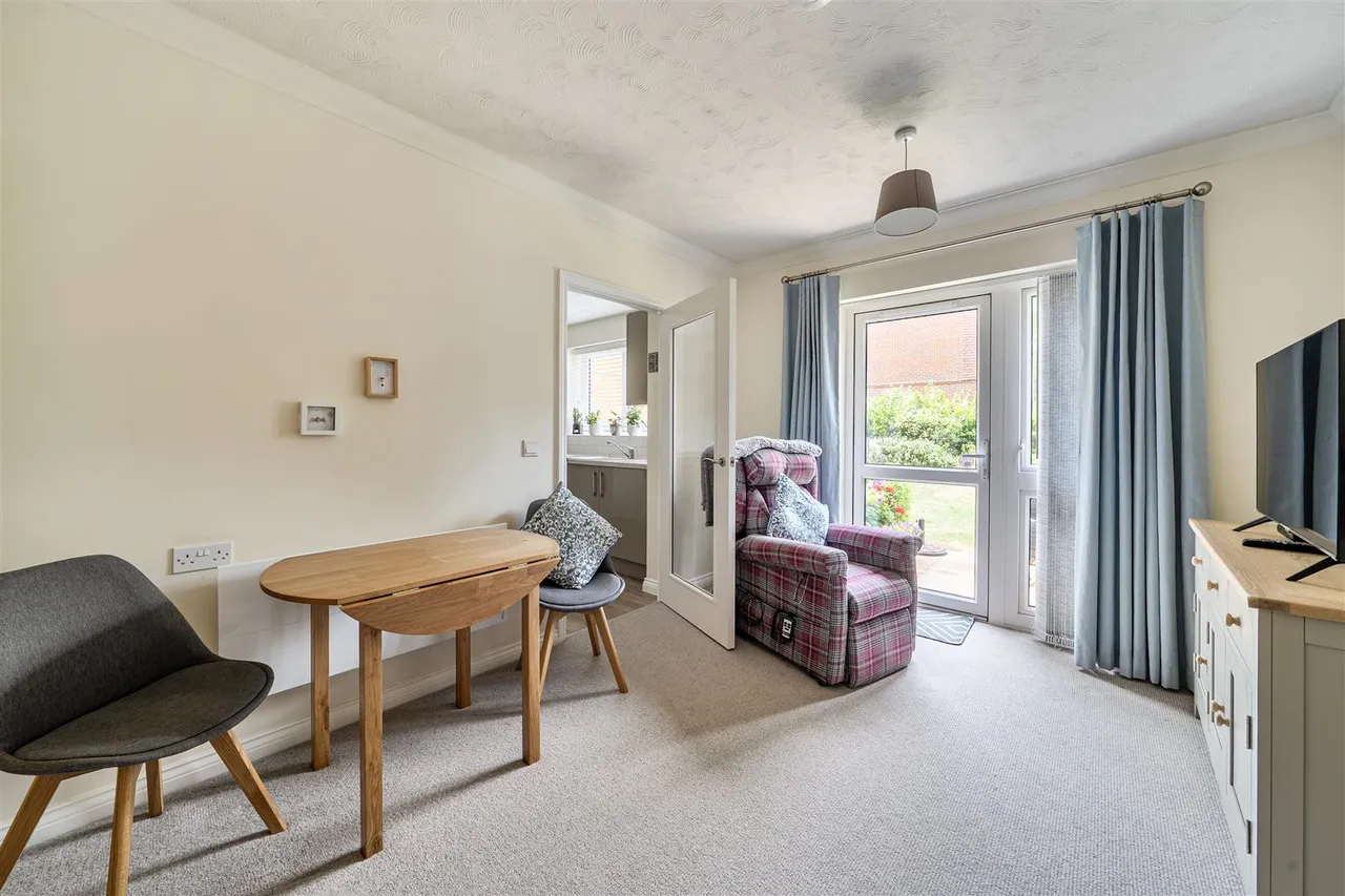 Victoria Road, Farnborough, GU14, photo 4