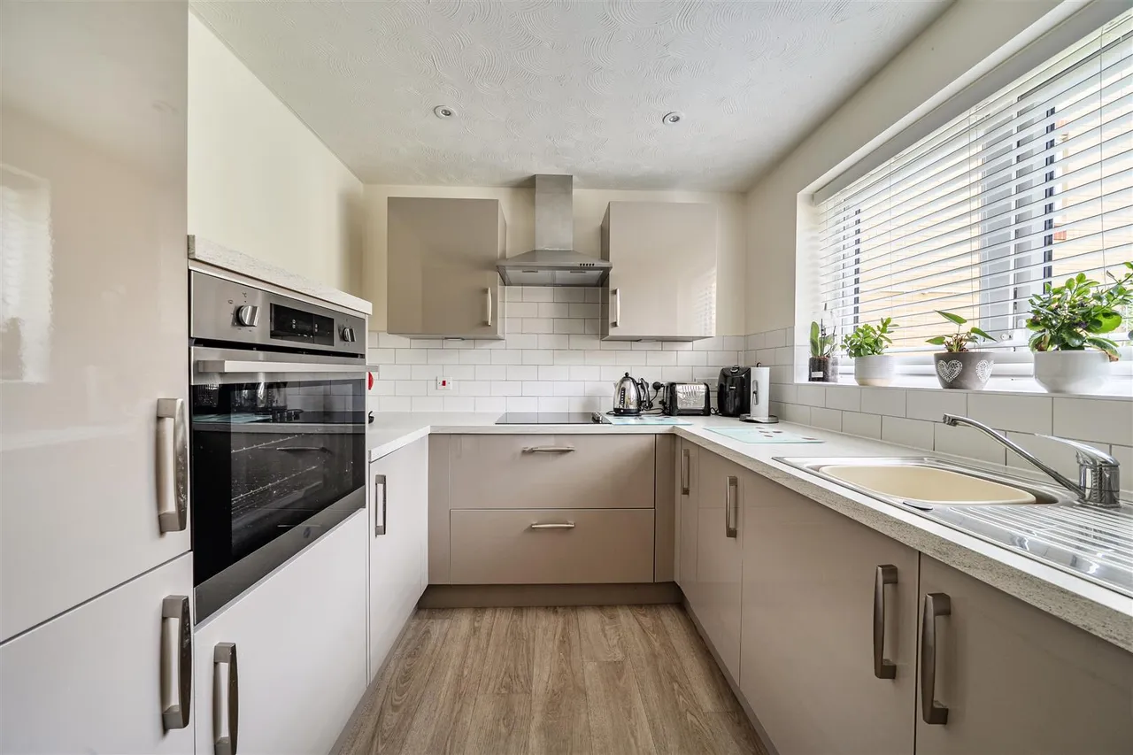 Victoria Road, Farnborough, GU14, photo 6