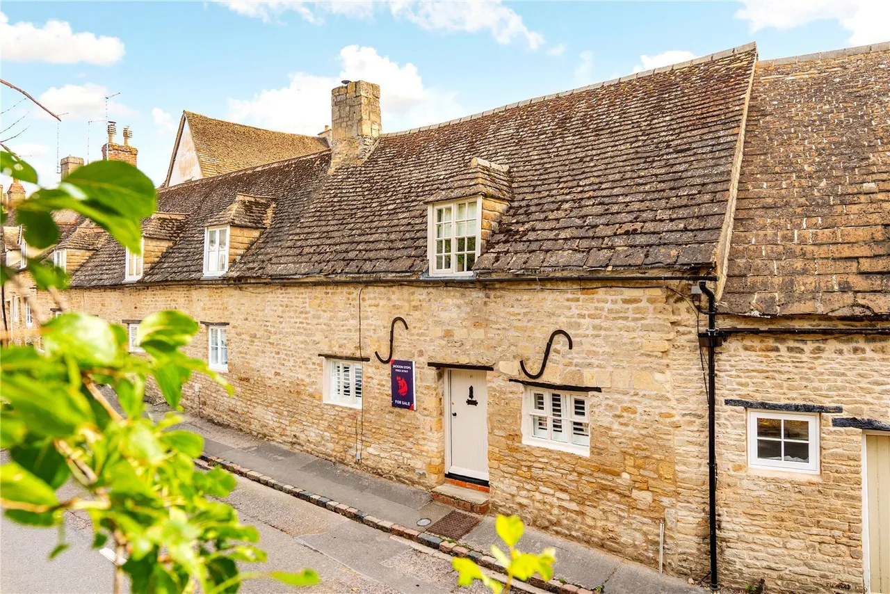 2 bed house for sale, Mill Road, Oundle, PE8