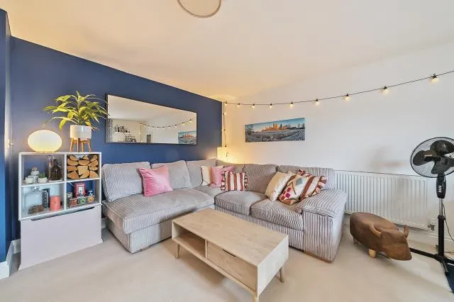 Gomer Road, Bagshot, GU19, photo 6