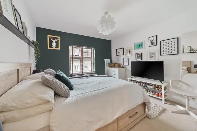 Gomer Road, Bagshot, GU19, photo 11