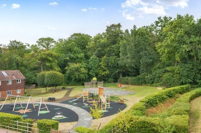 Gomer Road, Bagshot, GU19, photo 18