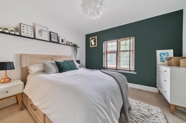 Gomer Road, Bagshot, GU19, photo 12