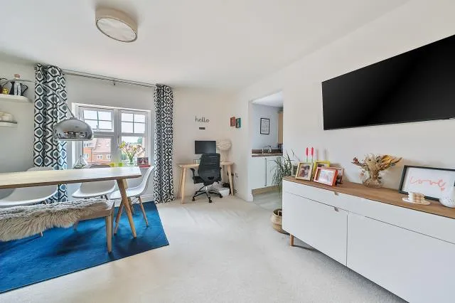Gomer Road, Bagshot, GU19, photo 4