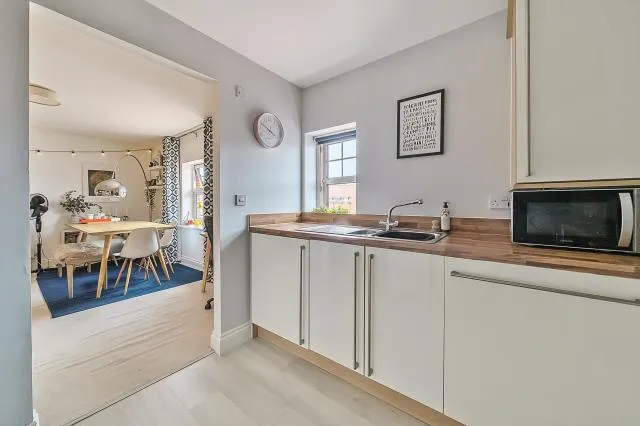 Gomer Road, Bagshot, GU19, photo 8