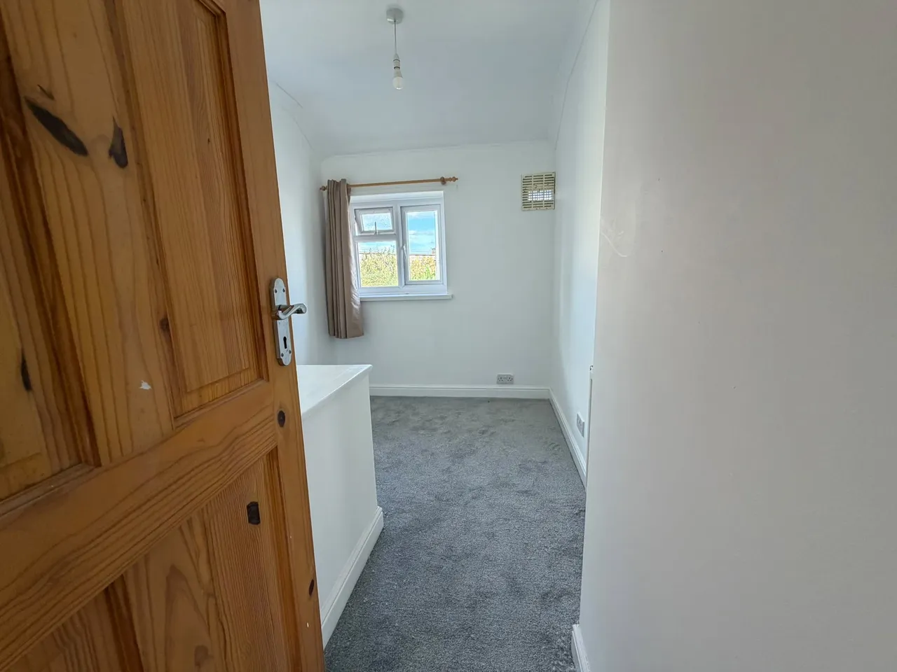 Calverley Crescent, Dagenham, RM10, photo 15