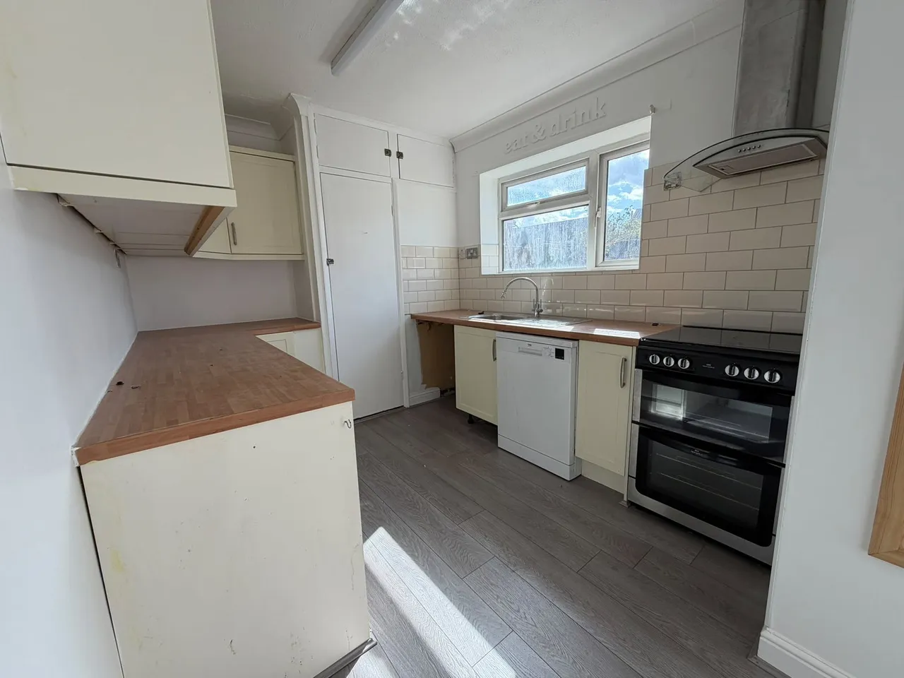 Calverley Crescent, Dagenham, RM10, photo 2