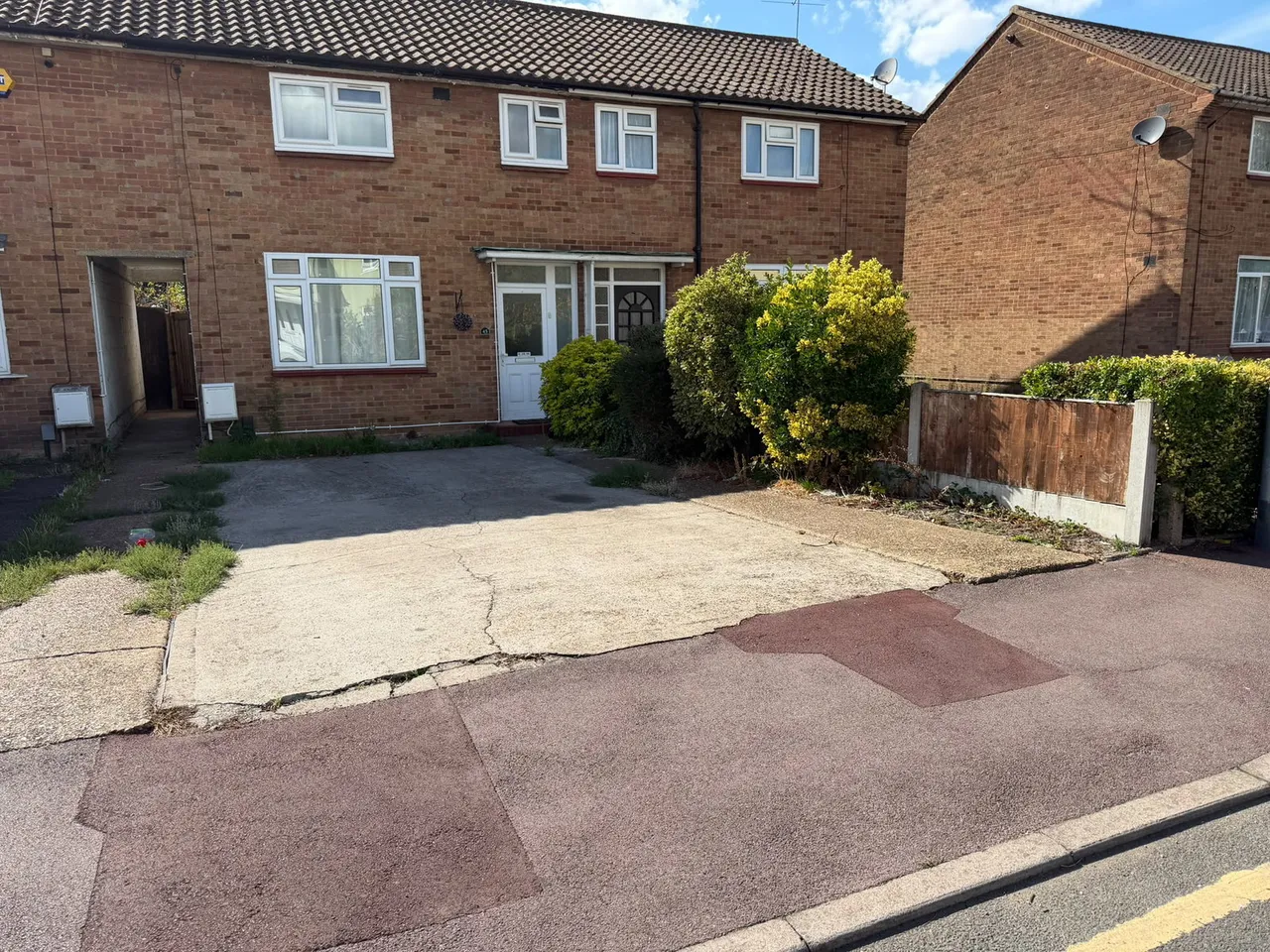 3 bed house to rent, Calverley Crescent, Dagenham, RM10