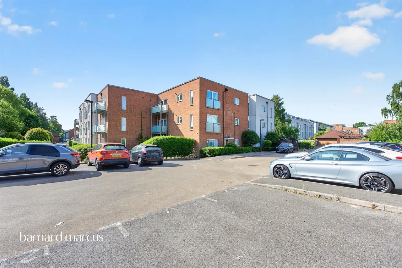 Canalside, Redhill, RH1, photo 9