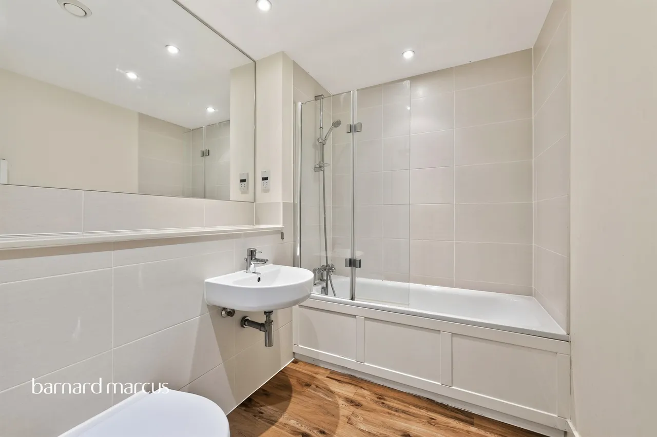 Canalside, Redhill, RH1, photo 6