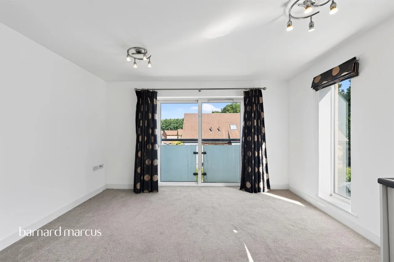 Canalside, Redhill, RH1, photo 4
