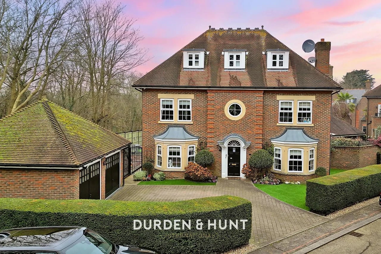5 bed house for sale, Regents Drive, Woodford Green, IG8