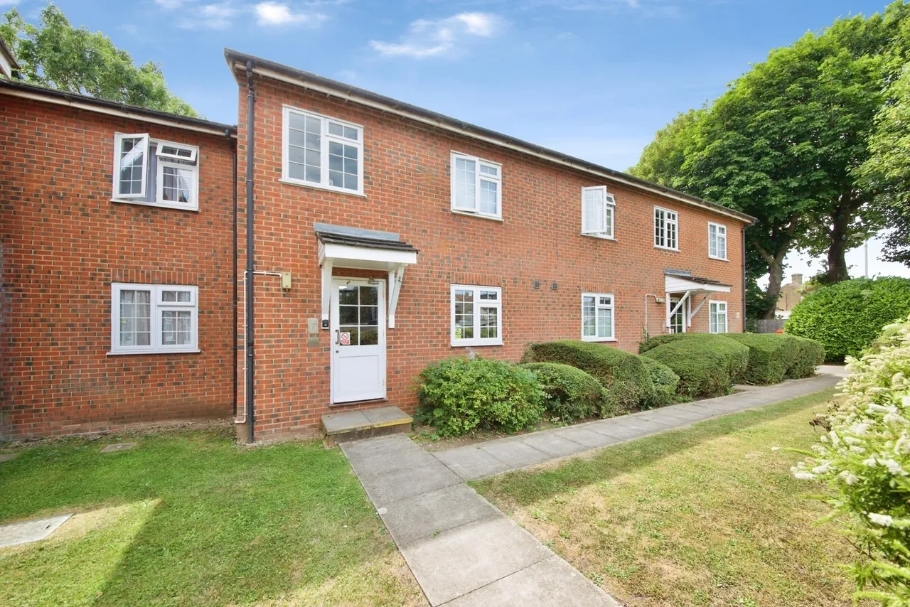 1 bed flat for sale — Barkwood Close, Romford, RM7