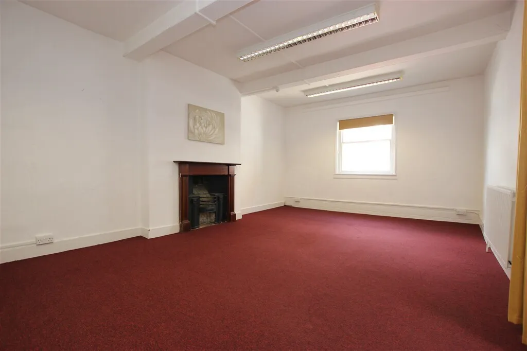 High Street, Grantham, NG31, photo 8