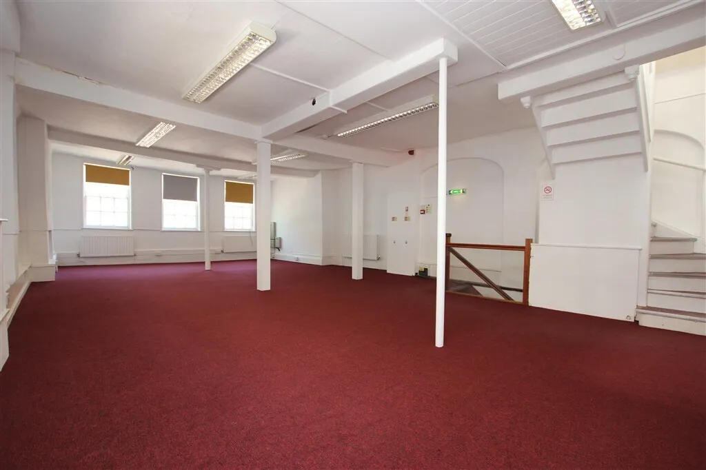 High Street, Grantham, NG31, photo 6