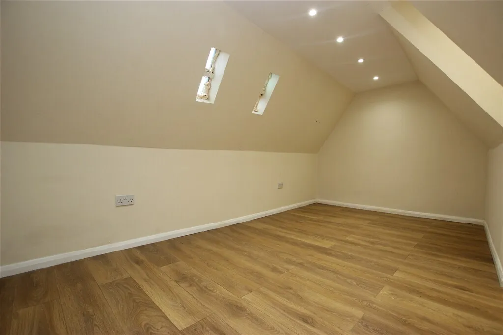 High Street, Grantham, NG31, photo 13
