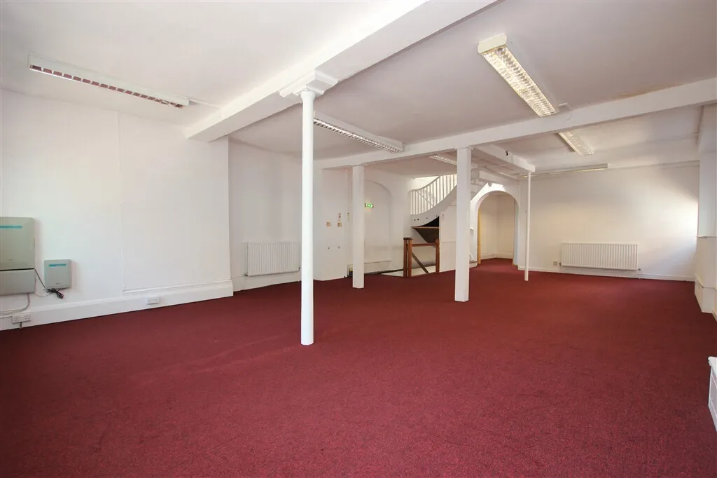 High Street, Grantham, NG31, photo 7