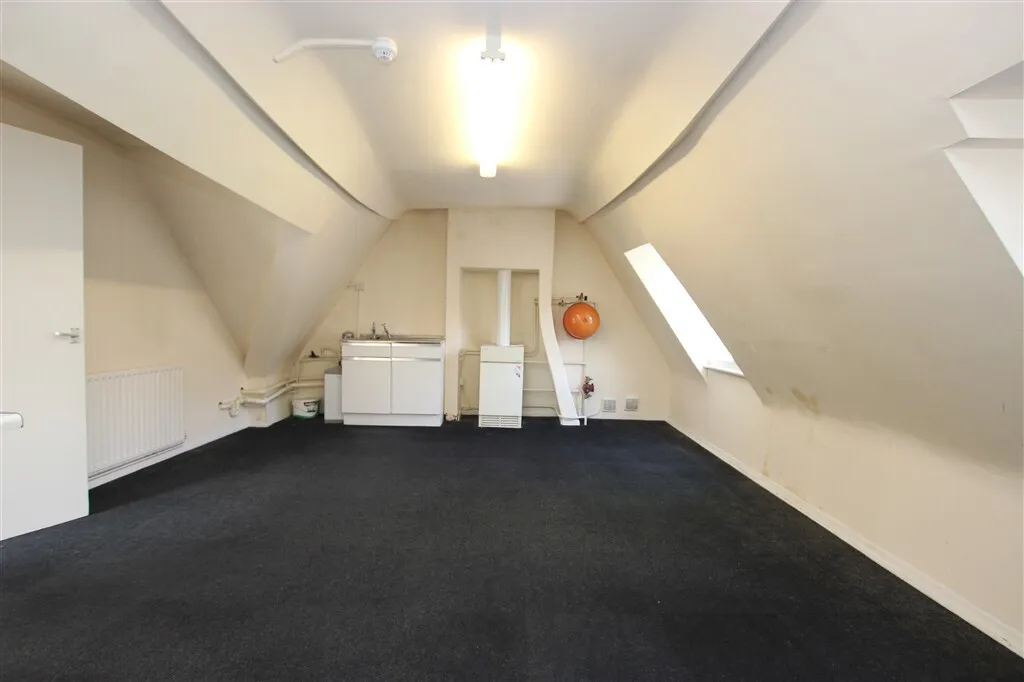 High Street, Grantham, NG31, photo 10
