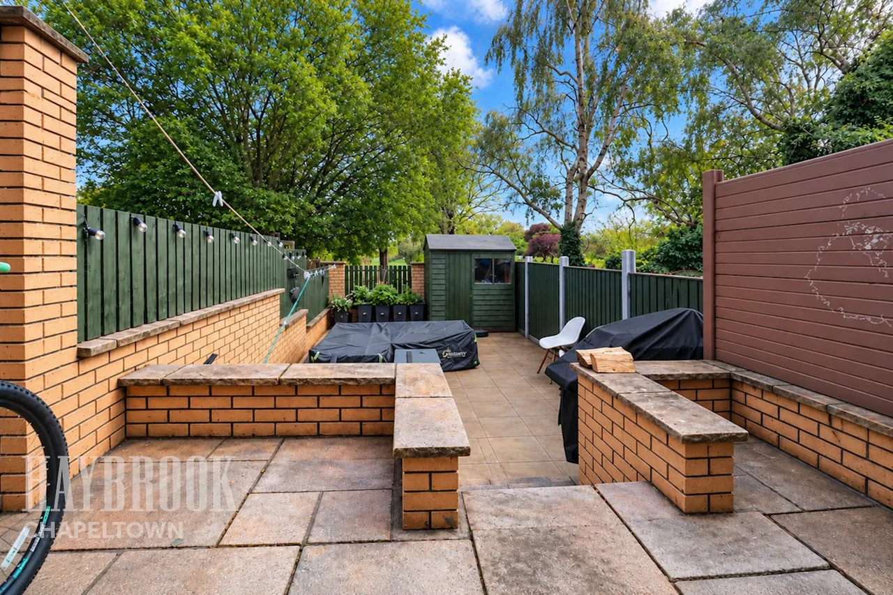 Bellhouse Road, Sheffield, photo 14