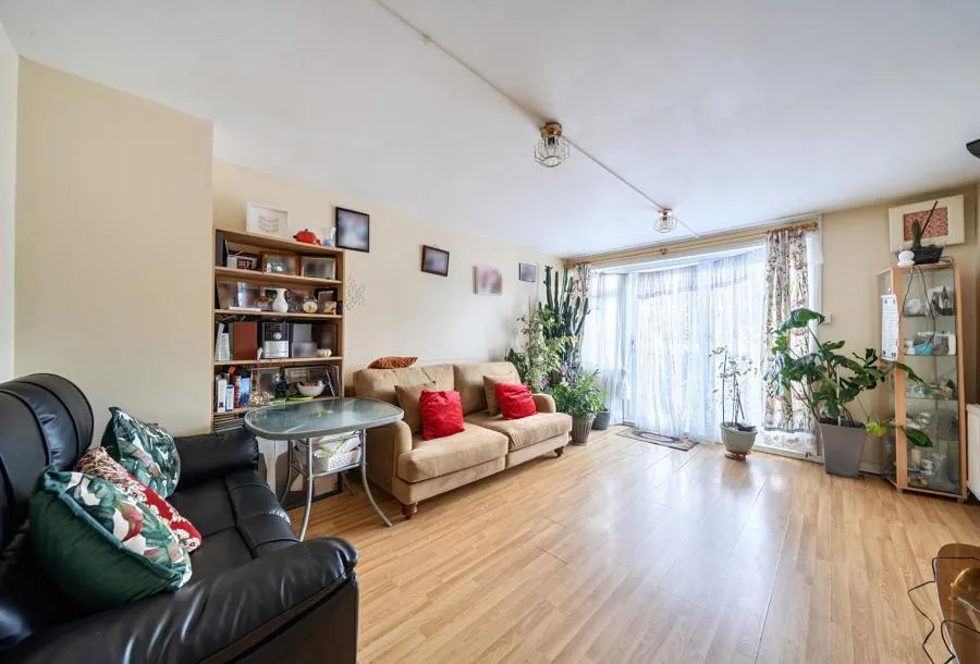 Illingworth Close, Mitcham, CR4, photo 2