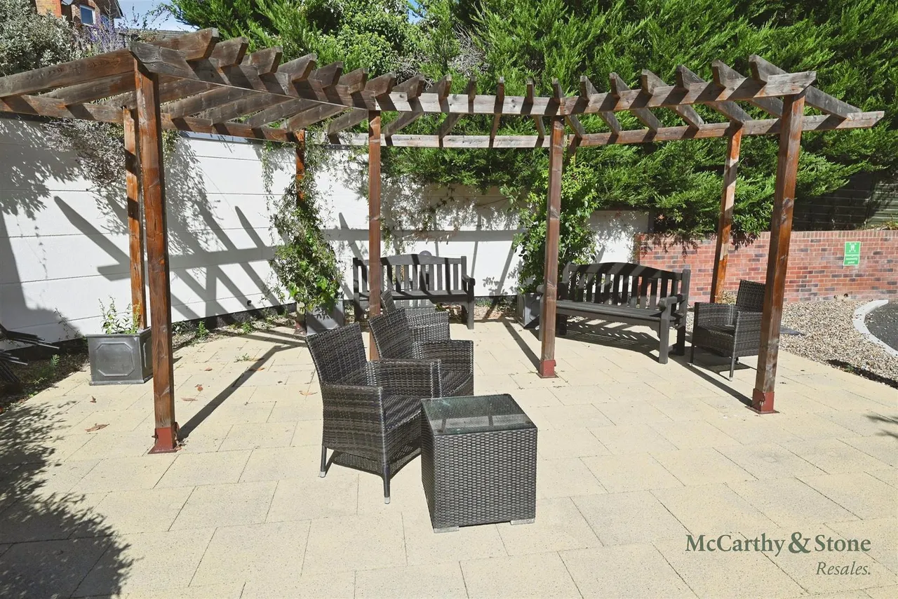 St. Lukes Road, Maidenhead, SL6, photo 11