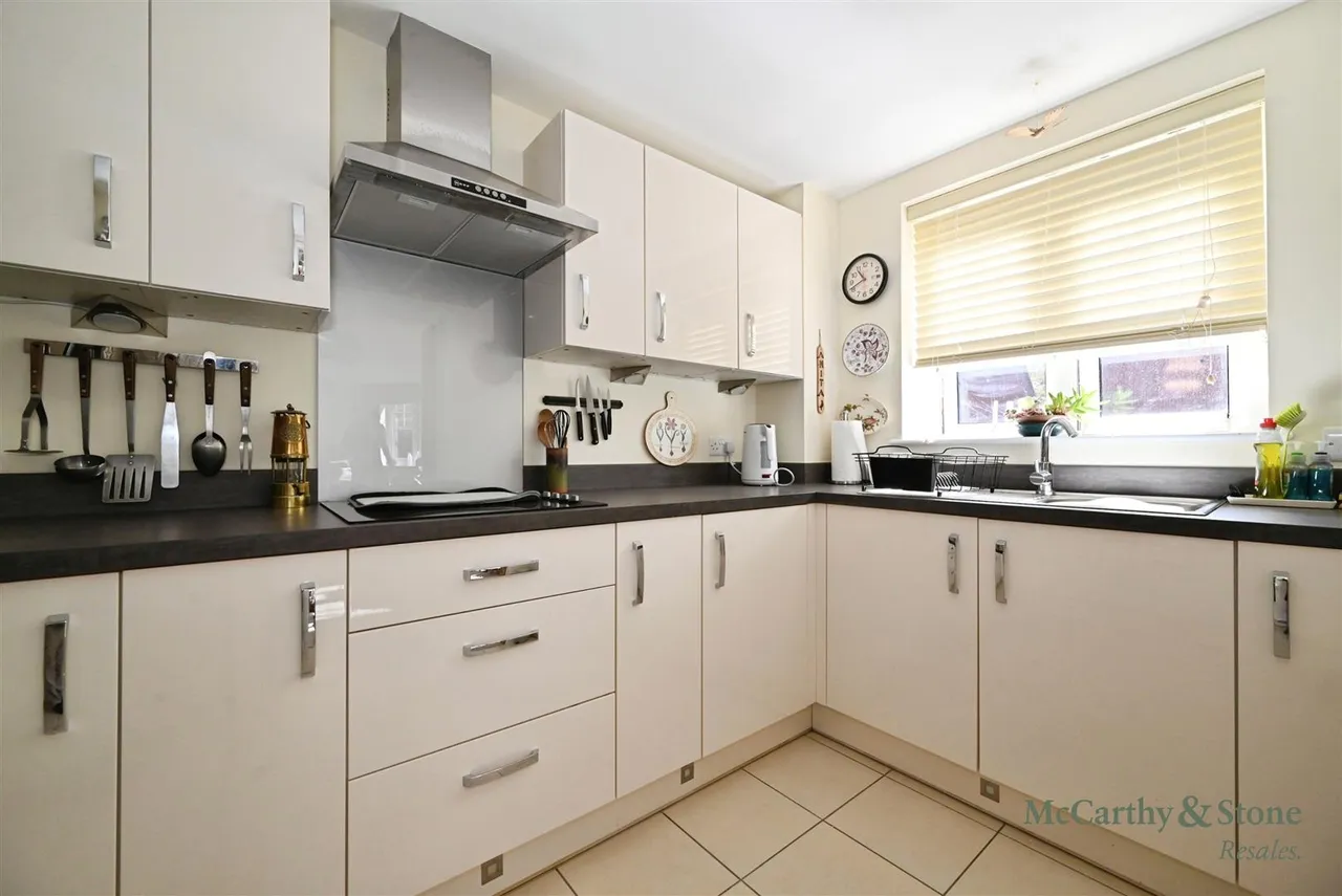 St. Lukes Road, Maidenhead, SL6, photo 3