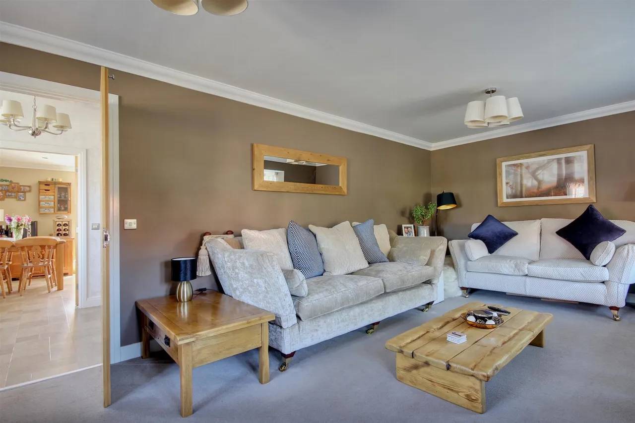 Farrier Close, Kingswood, Hull, photo 6