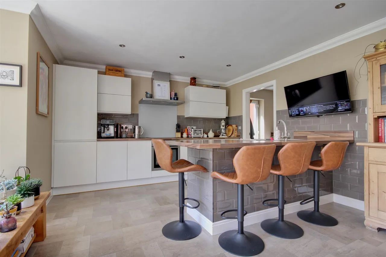 Farrier Close, Kingswood, Hull, photo 4