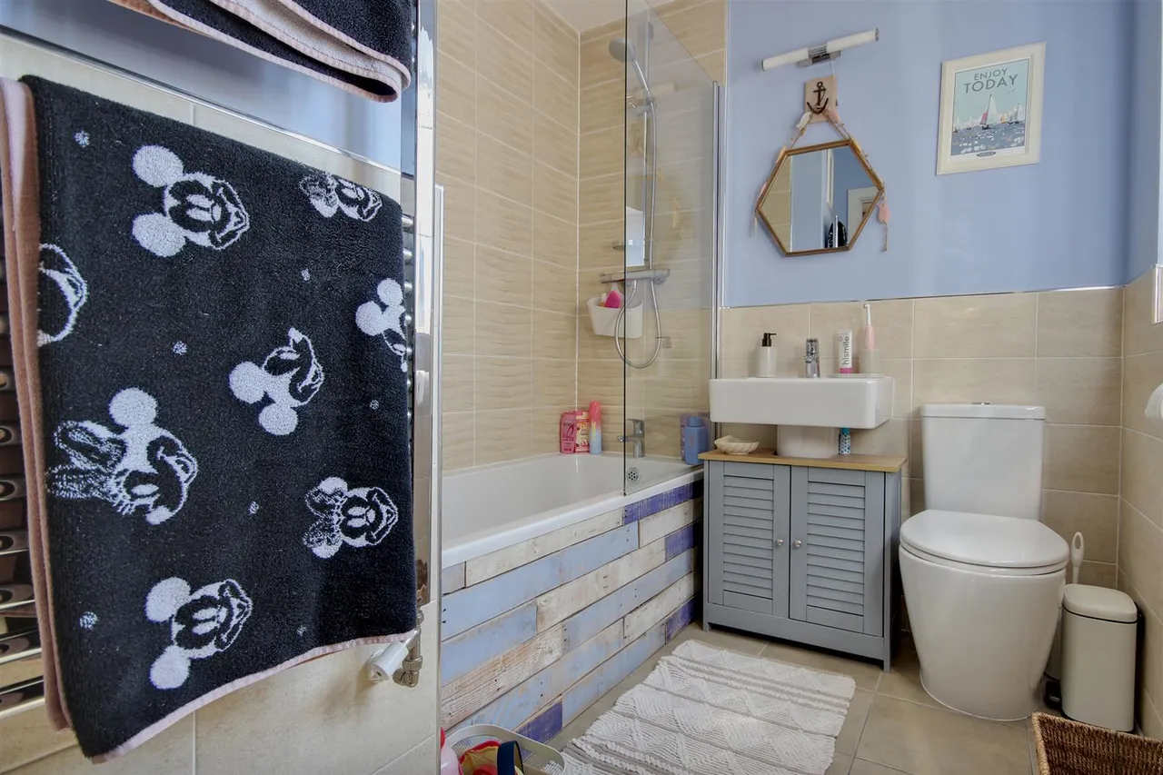 Farrier Close, Kingswood, Hull, photo 17