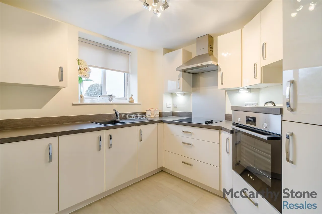 Burlington Gardens, Leyland, PR25, photo 6